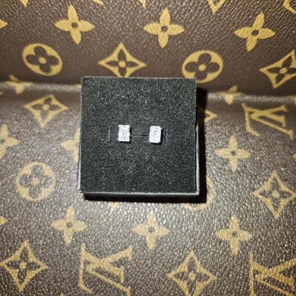 Emerald Cut Lab Created Diamonds in 14K White Gold Screw Back Settings (NWOT's) - Picture 4 of 8